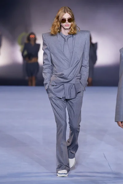 Look 27
